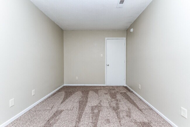 Building Photo - 6852 Youngberry Dr