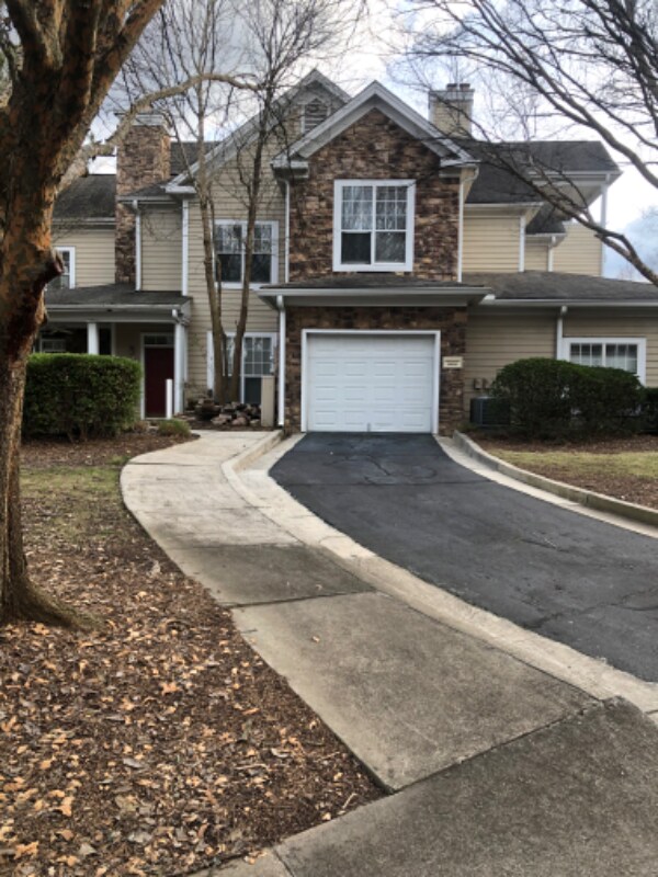 Foto del edificio - 518 Sandringham Dr