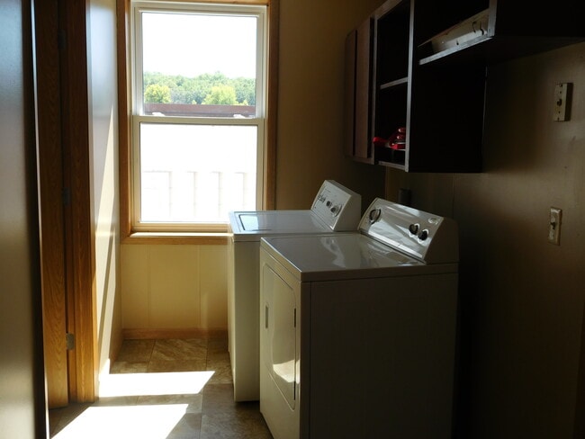 Private laundry with washer and dryer included - 216 Saint Paul St SW