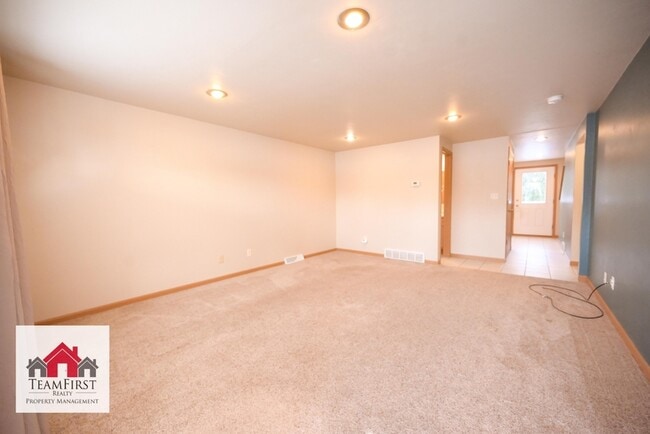 Foto del edificio - 2135 S Broadway