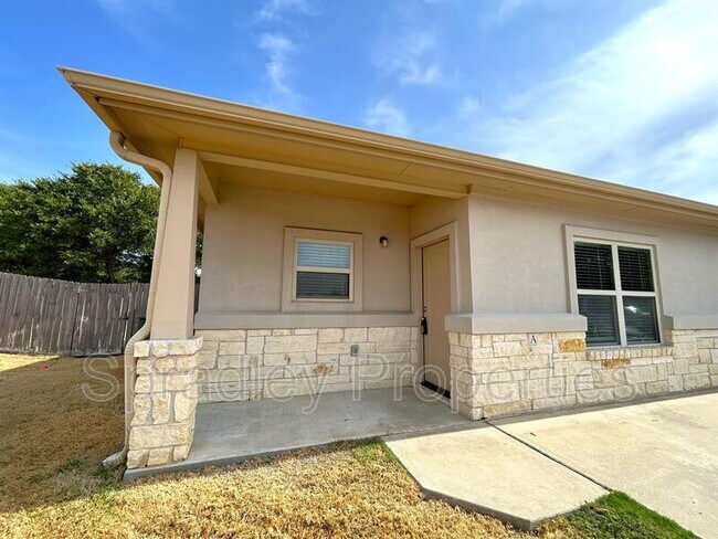 Building Photo - 4620 Teesh Dr