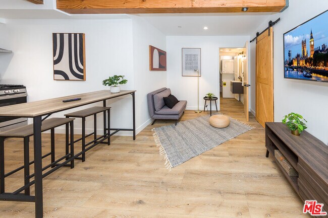 Building Photo - 809 N Cherokee Ave