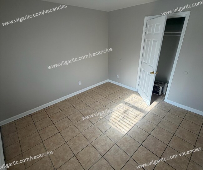 Building Photo - FOR RENT — SPACIOUS 3 BED / 2 BATH HOME