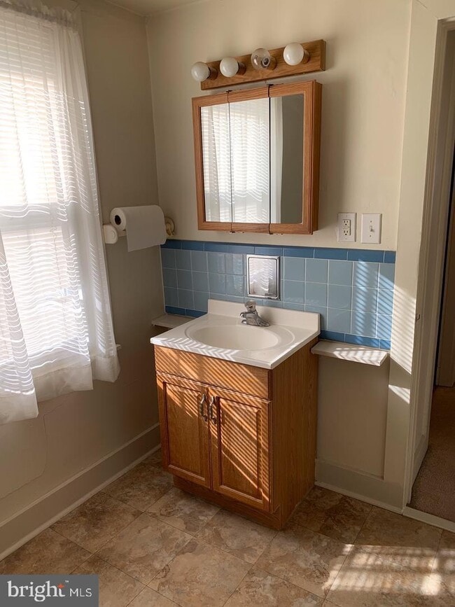 Building Photo - 3025 W Germantown Pike