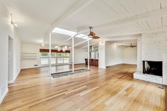 Photo - Single Story Contemporary Ranch off Pleasa... House