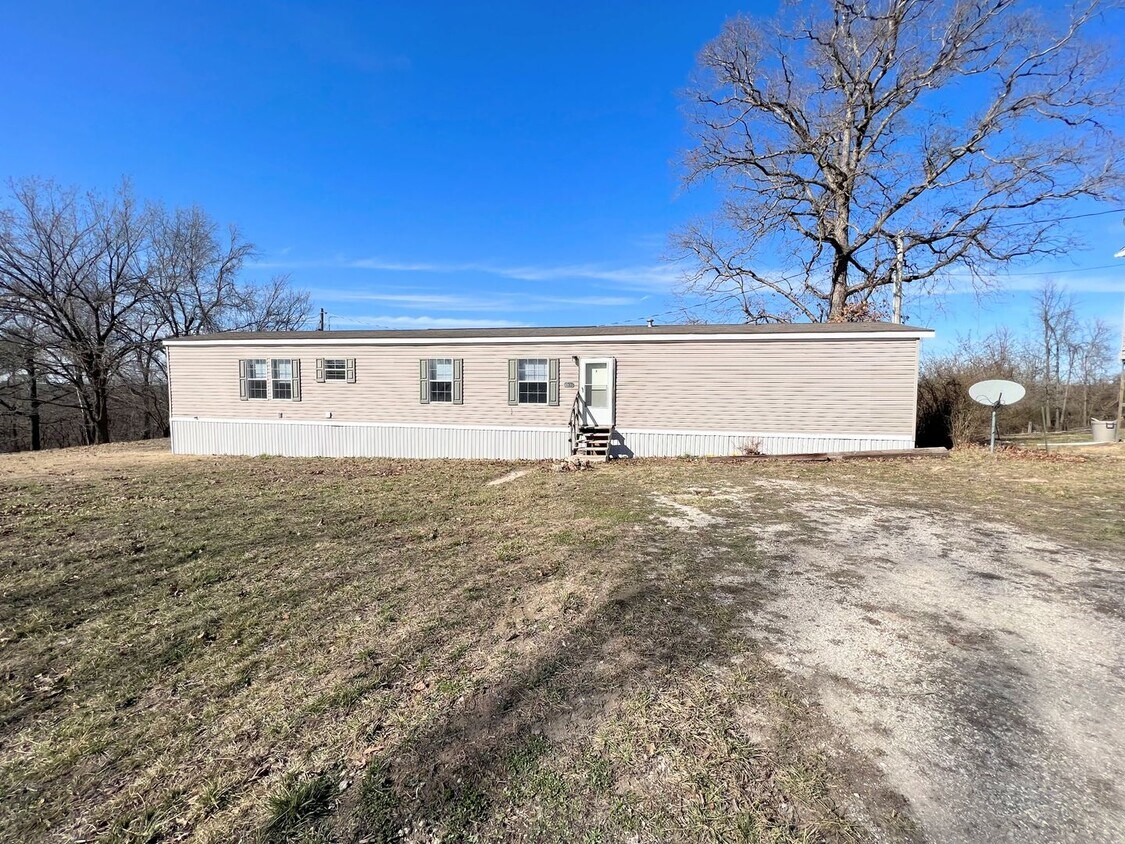 Newly Renovated Trailer House Rental in Dixon, MO