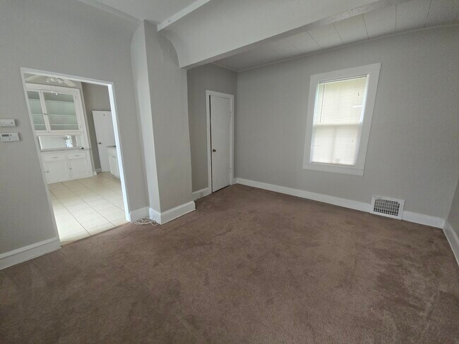 Foto del edificio - 2456 N Bartlett Ave