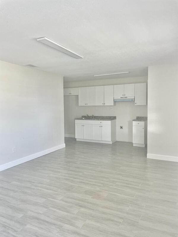 Building Photo - 4262 Vermont Ave