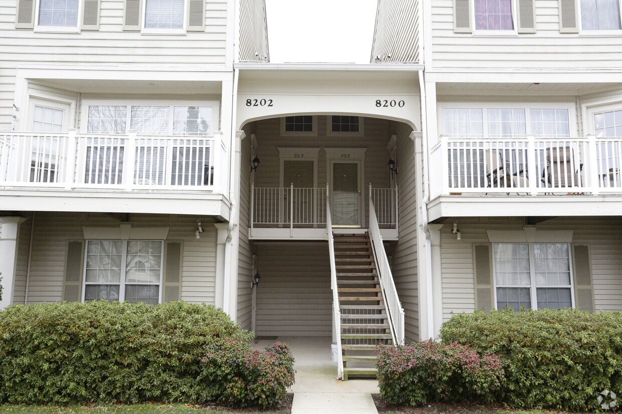 Gunston Corner Condominiums Apartments in Lorton, VA