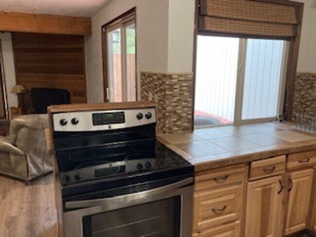 Foto del edificio - $500 Off First Full Month's Rent |  River Meadows