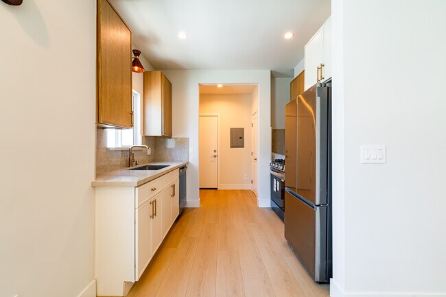 Foto del edificio - 4637 W 18th St