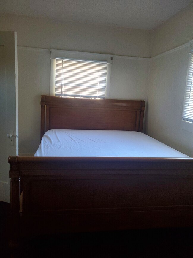 Bedroom - 1922 Navarro Ave