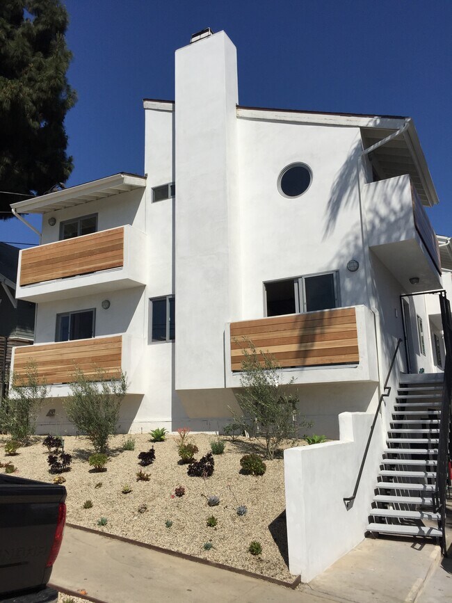 Foto del edificio - 1016 Sanborn Ave