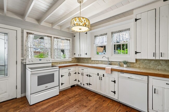 Building Photo - 59 Deer Trail S