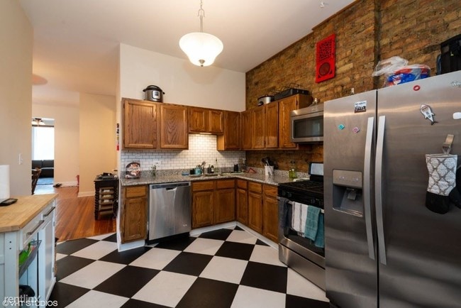 Building Photo - 2 br, 1 bath  - 1339 W Wellington Ave