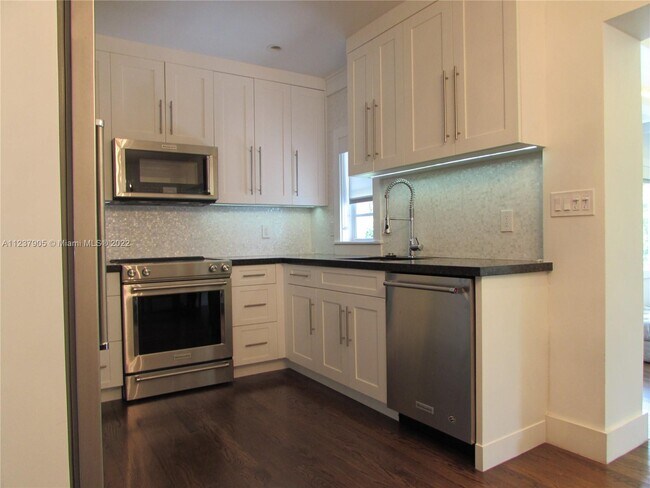 Foto del edificio - 64 NW 99th St