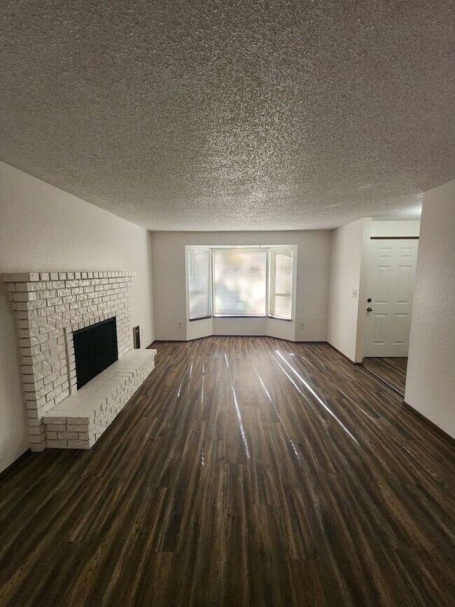 Foto del edificio - Nice 2 Bedroom Duplex in Edgewood!