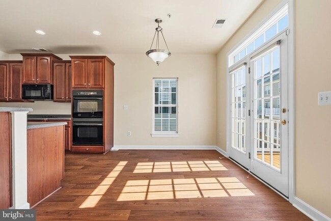 Building Photo - 325 Munahan Cir