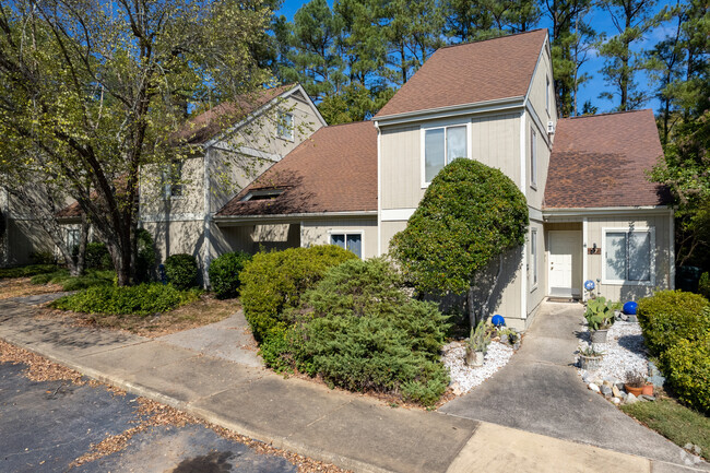 Building Photo - Hickory Downs
