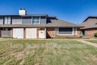 Building Photo - 13813 Fairhill Ave