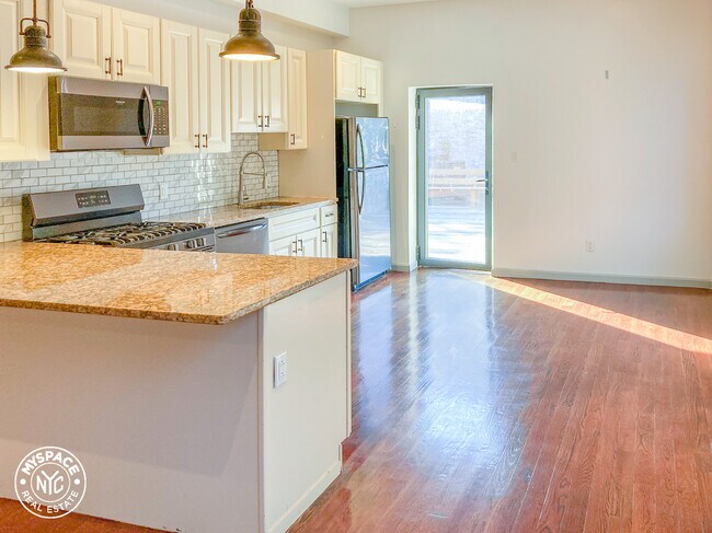 Building Photo - 604 Monroe St