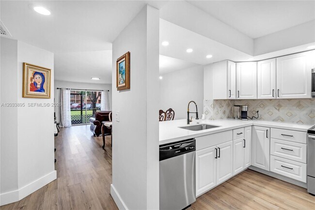 Foto del edificio - 701 SW 142nd Ave