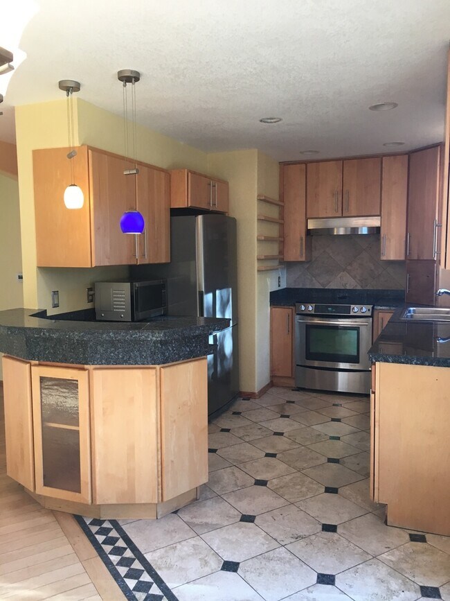 Building Photo - Lovely S. Boulder 5BD House on Open Space - Available June 1st!