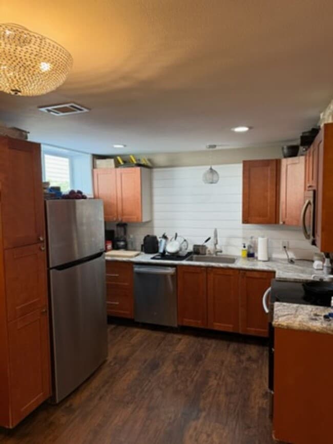 Building Photo - 2 Bedroom Apartment Near DTSF