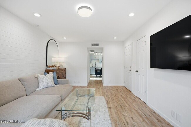 Foto del edificio - 4925 N 73rd St