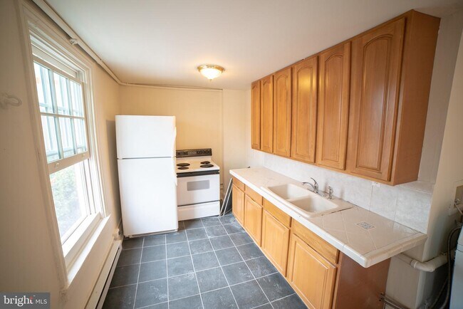 Building Photo - 262 E Girard Ave