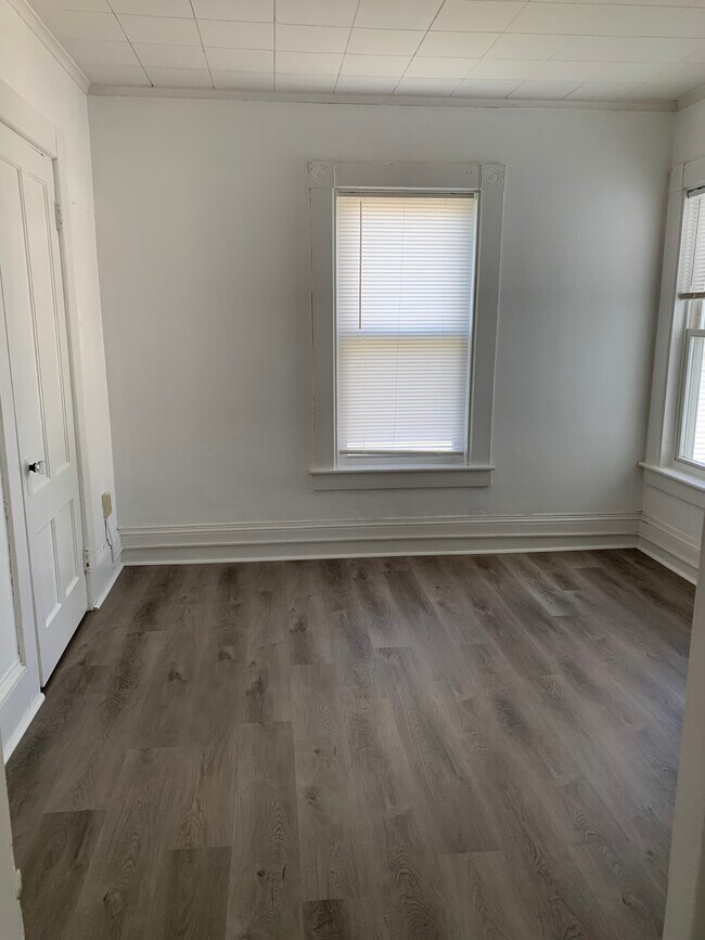 268 Bartlett St Unit 2, Manchester, NH 03102 Apartments in Manchester