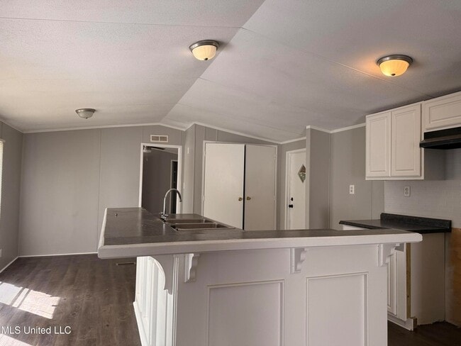 Building Photo - 505 Hillview Ct