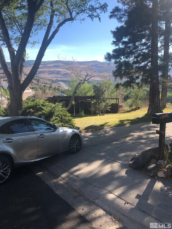 Foto del edificio - 3185 Heatheridge Ln