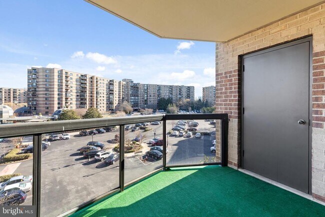 Building Photo - 8360 Greensboro Dr