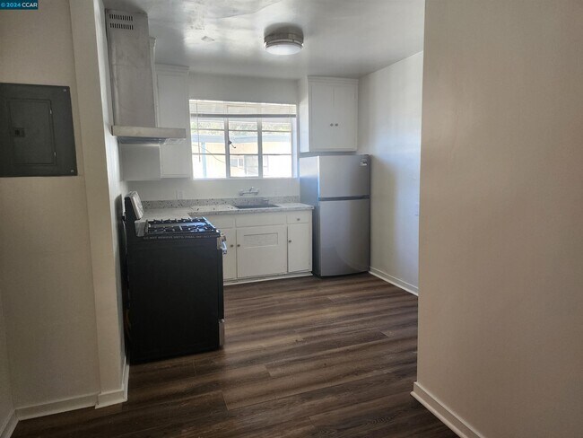 Building Photo - 11 Moraga Way