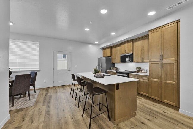 Foto del edificio - Brand New,Pre Leasing, August 15,2025: 3 bed, 2.5 bath townhome, 1,546 square feet. storage unit,...