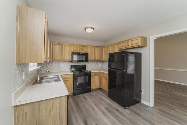 Building Photo - 9421 Dewey Dr