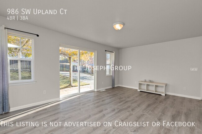 Building Photo - Roomy 4 bed/2.5 bath in Oak Harbor!