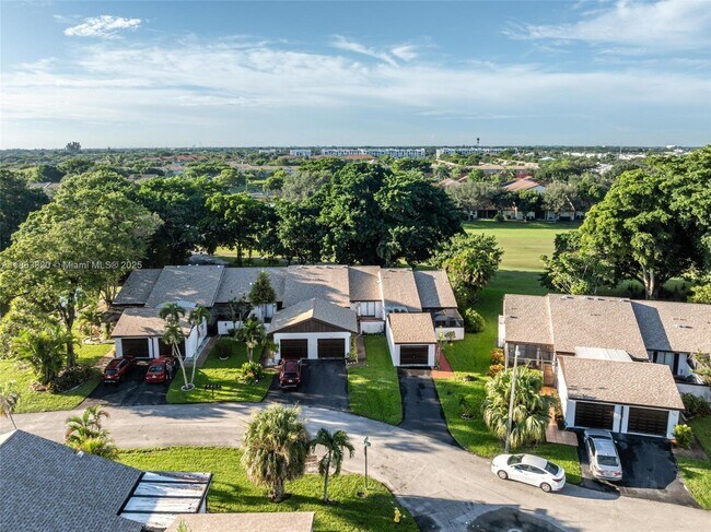 Foto del edificio - 9234 Wedgewood Ln