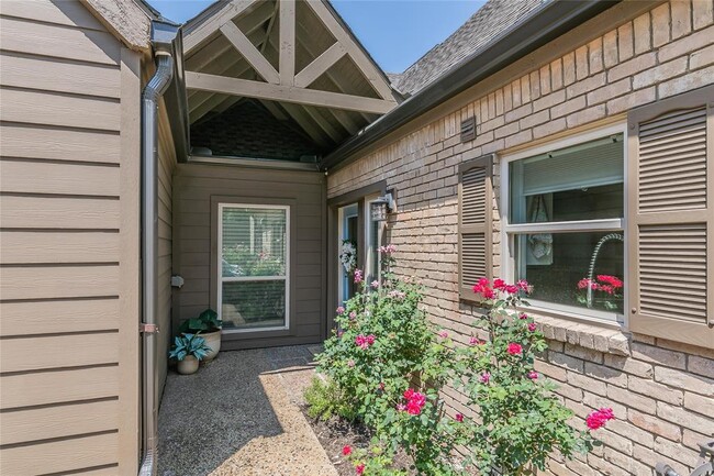 Building Photo - 9517 Summerhill Ln