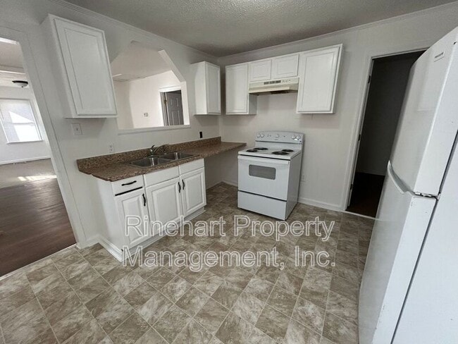 Building Photo - 217 Lucky Ln