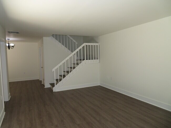 Building Photo - 1700 Embassy Dr