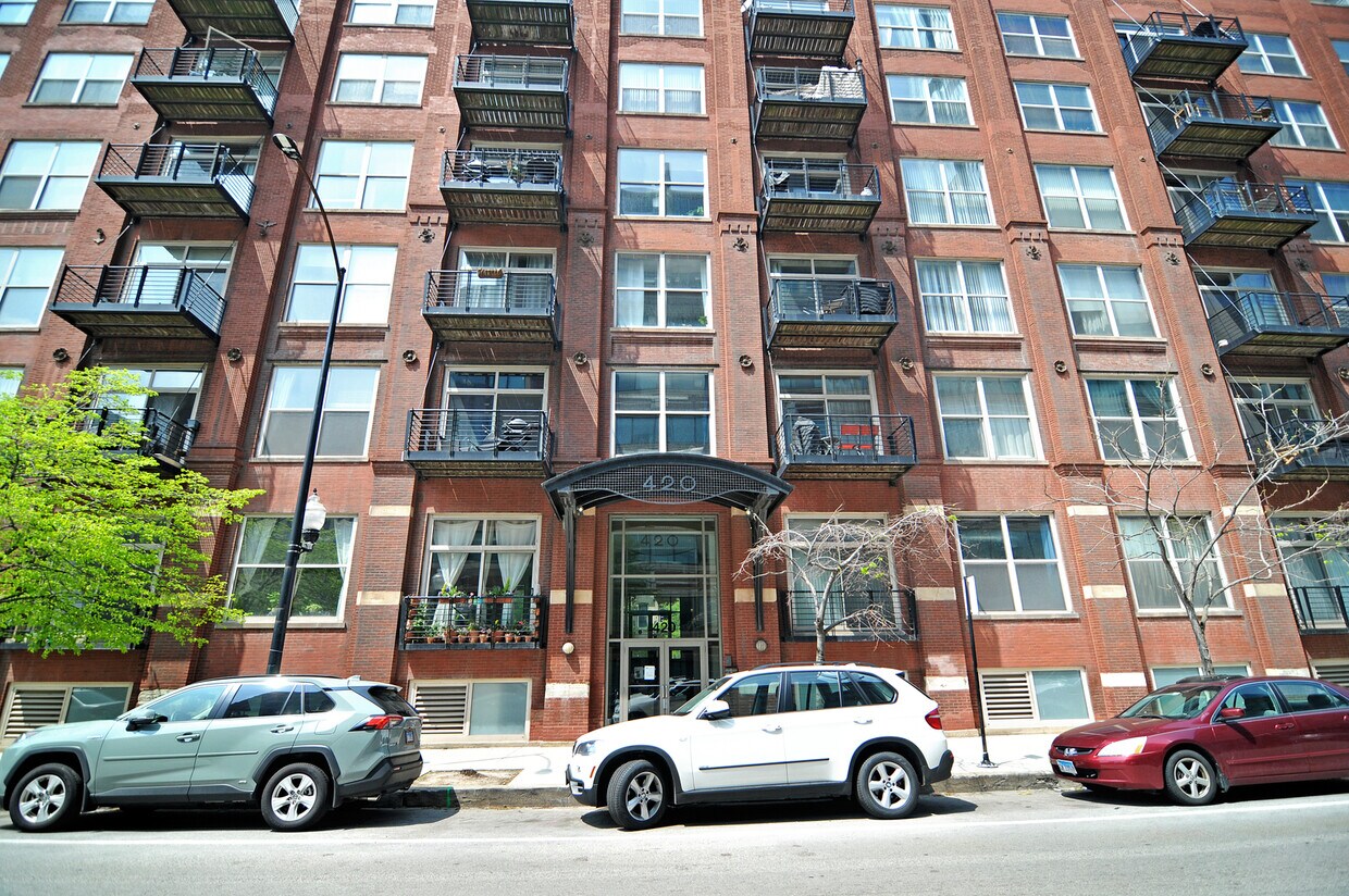 Primary Photo - 420 S Clinton St