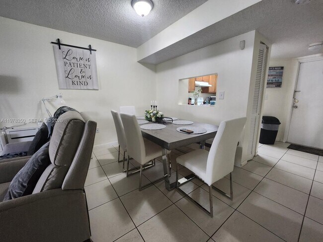 Foto del edificio - 8215 SW 152nd Ave