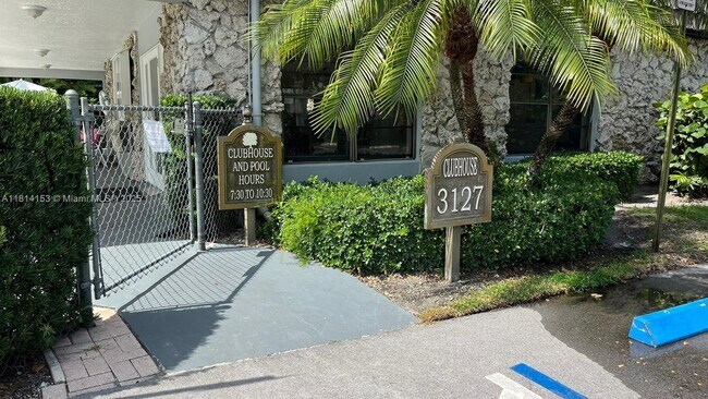 Foto del edificio - 3123 Oakland Shores Dr