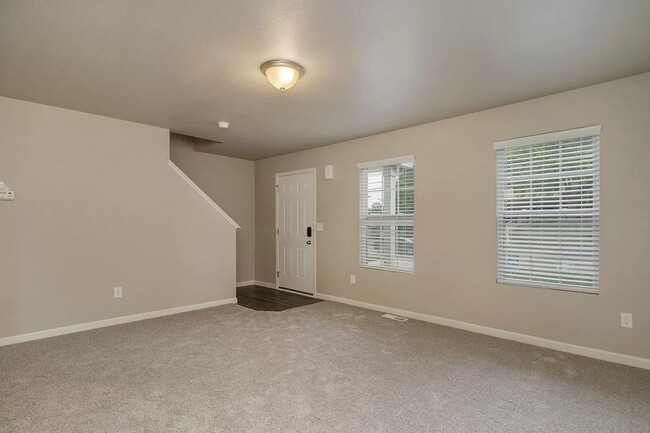 Building Photo - Exquisite residence, nestled in the heart of Kalamazoo