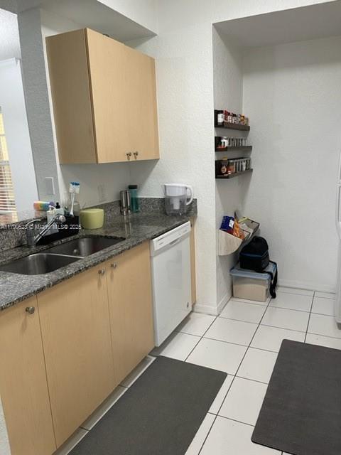 Foto del edificio - 2439 Centergate Dr