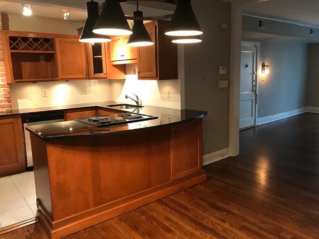 Building Photo - 4508 J C Nichols Pkwy