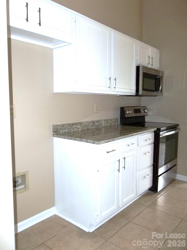 Building Photo - 115 W Bank Dr