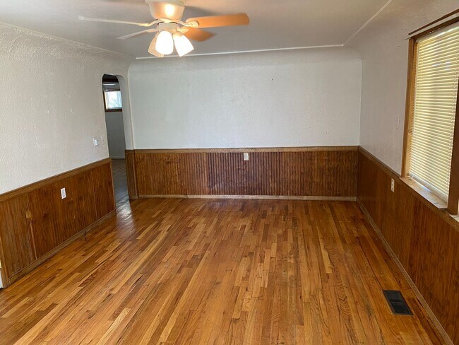 Foto del edificio - Cozy 4-Bedroom, 2-Bath Home Near CMU!